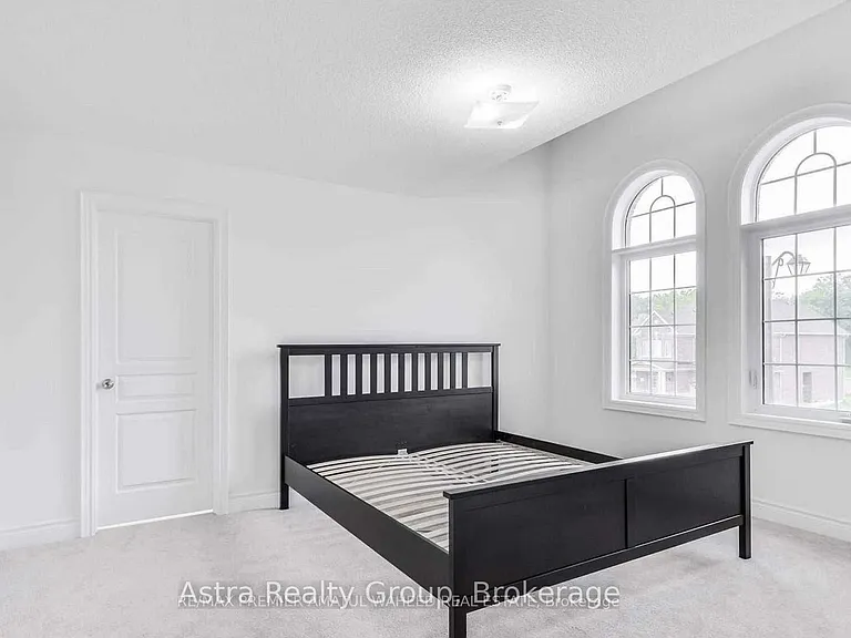 596 Mactier Dr — Photo 5