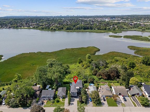 3rd image of 830 Fairview Ave