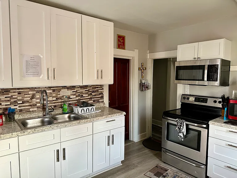 11 E Mill St — Photo 4