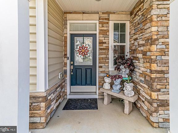 3rd image of 20207 Huntington Ct