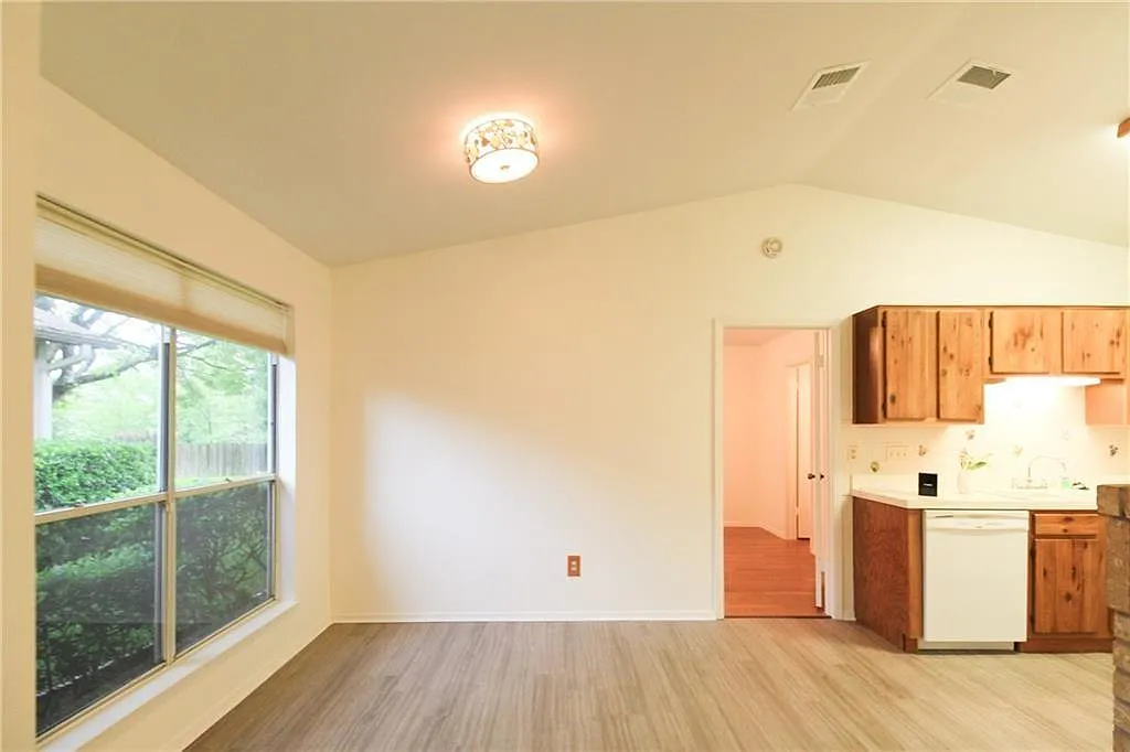 2 bed, 2.0 bath, 1006 sqft, $1,650 — Photo 3