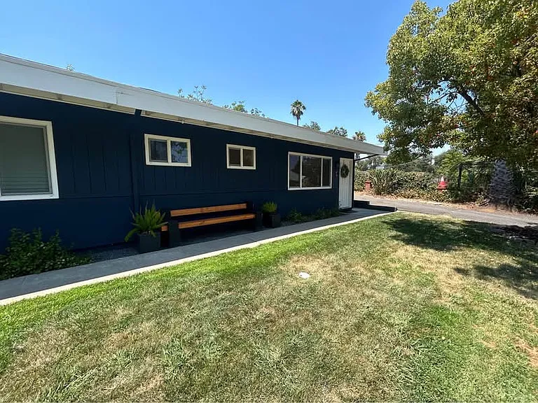 Del Campo Ln — Photo 17
