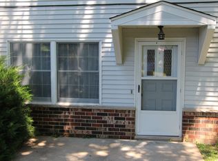 416 Kiwanis Rd APT 4, Carthage, IL 62321