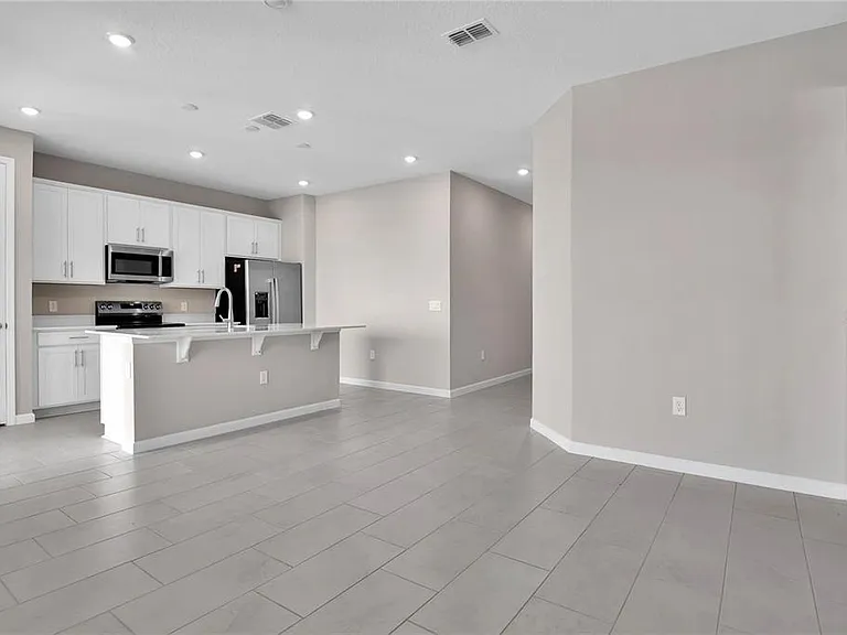830 Ballantyne Dr — Photo 3