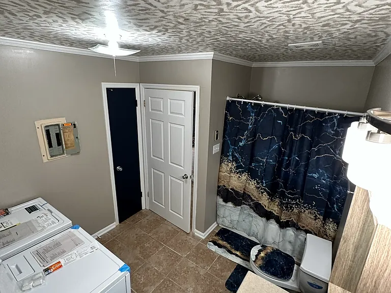 944 Carter St #B — Photo 5