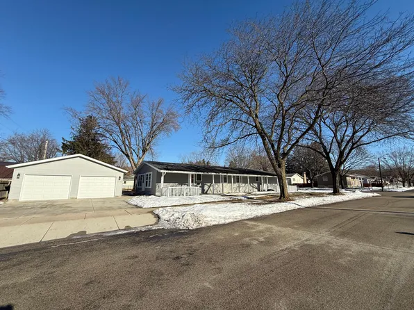 421 15th St NE, Rochester, MN 55906