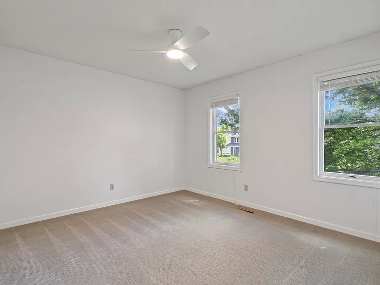 4690 Lindbergh Dr — Photo 34
