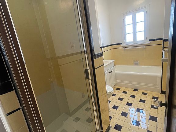 5th image of 120 N Sweetzer Ave APT 8