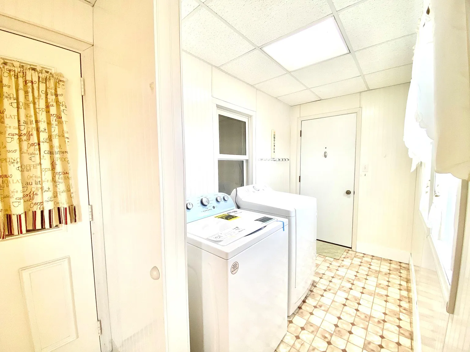 453 Spruce St — Photo 3