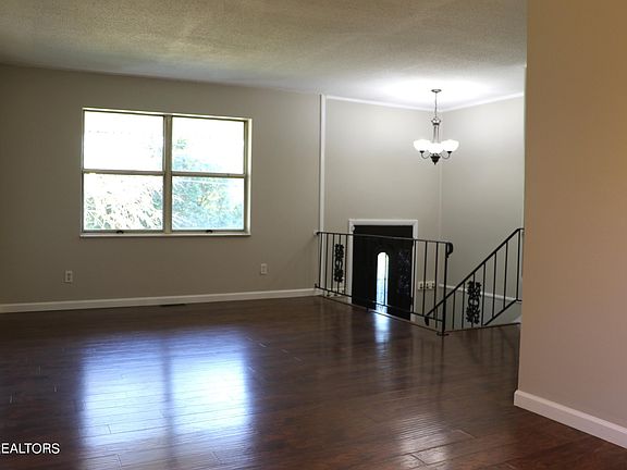 4th image of 1327 Scotsbury Cir