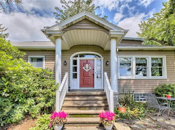 211 Abbe Pl, Delmont, PA 15626