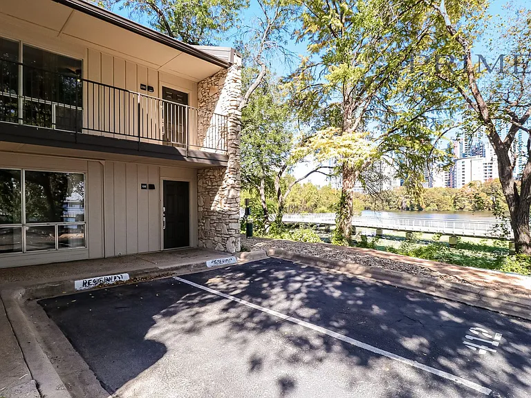 500 E Riverside Dr #135 — Photo 9