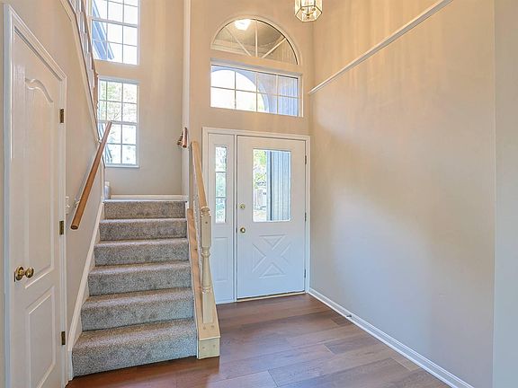 3rd image of 1894 Cliffview Ln