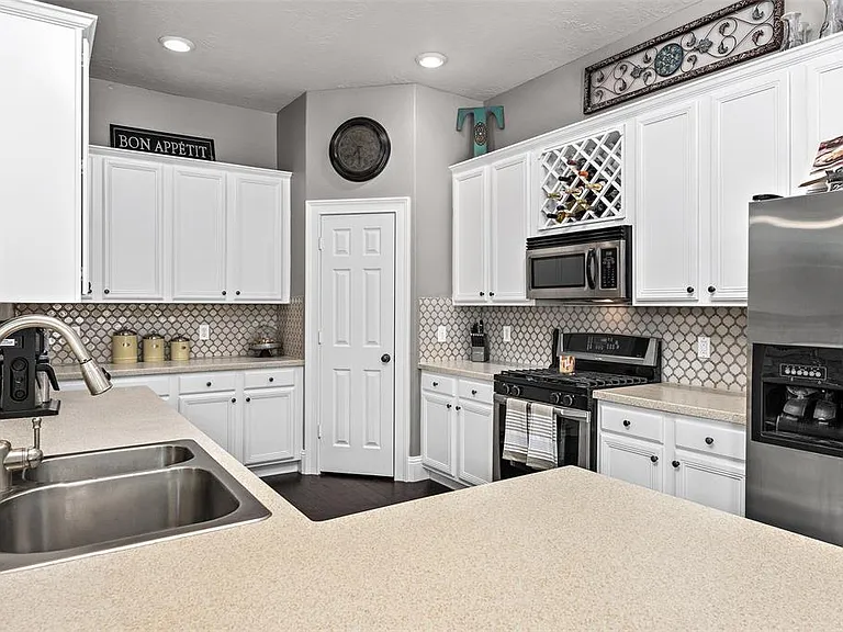 2 Hollow Glen Pl — Photo 15