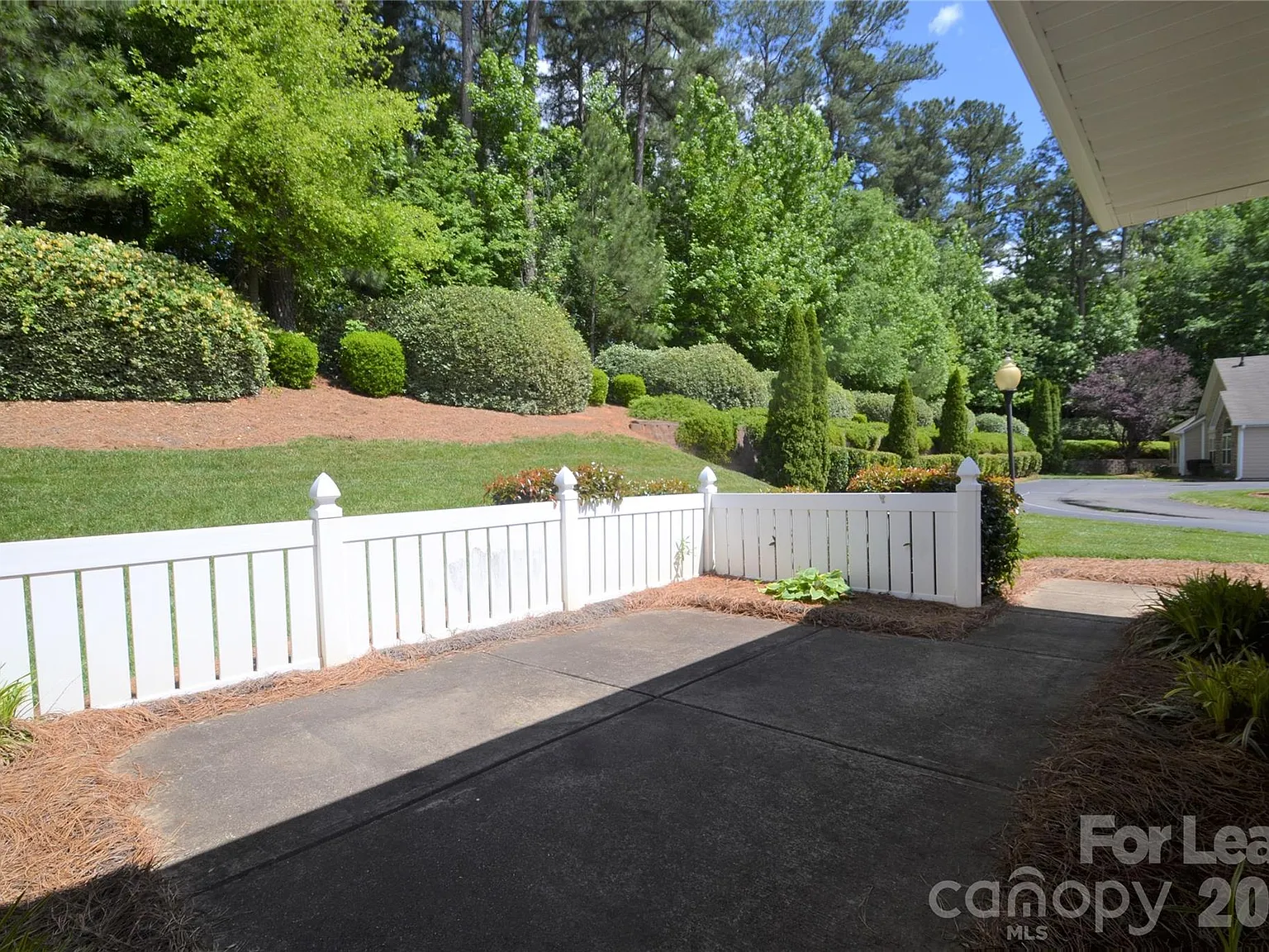 Trellis Pointe — Photo 2