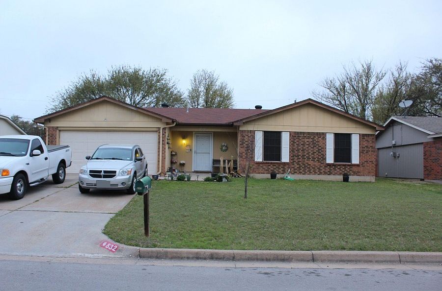 1st image of 832 Lynne Ln