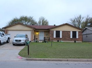 832 Lynne Ln, Burleson, TX 76028