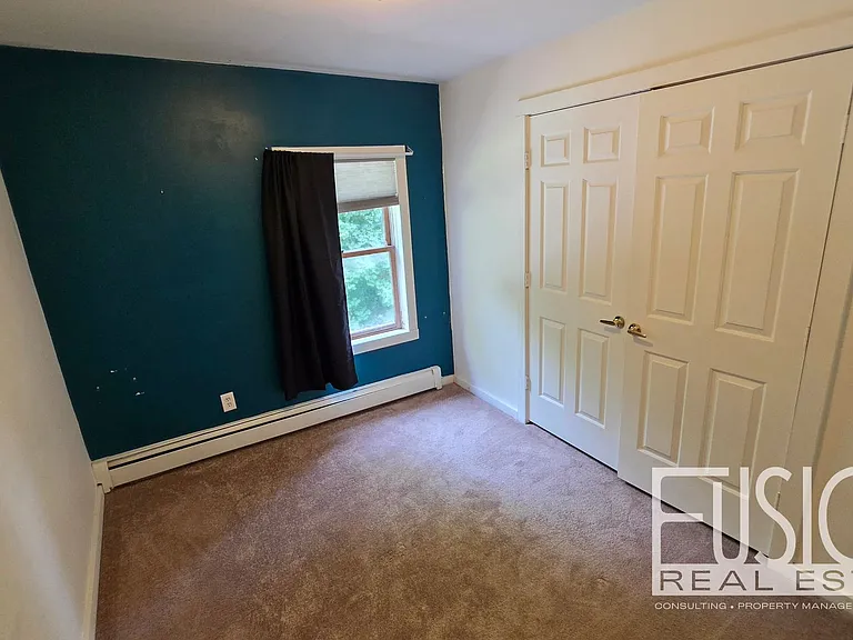 446 Colchester Ave — Photo 8