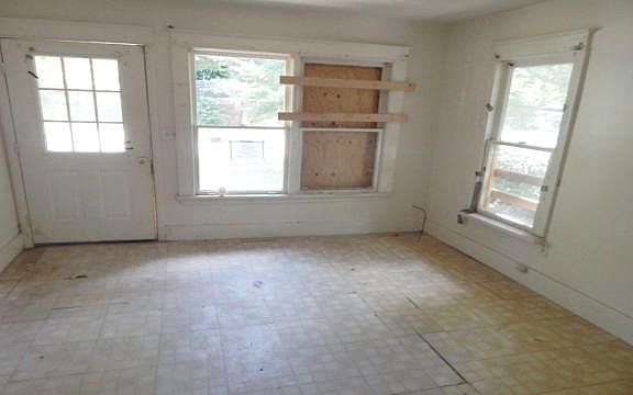 4th image of 3297 Lamphier Ave