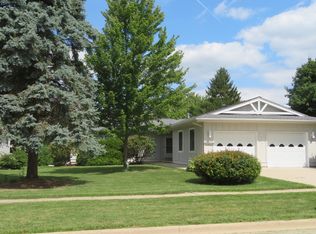 1727 Brookhill Ln, Sycamore, IL 60178