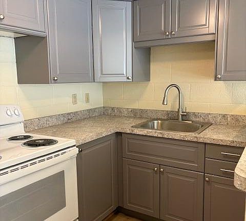 5th image of 442 S 1st St APT 5