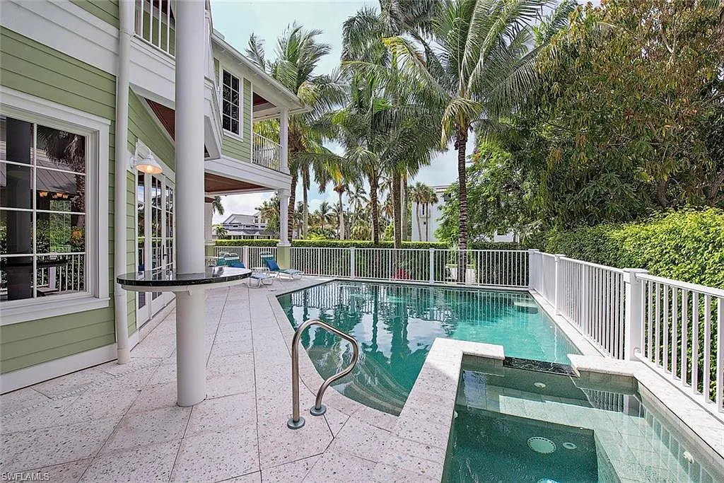 4 bed, 4.5 bath, 4600 sqft, $51,600 — Photo 2