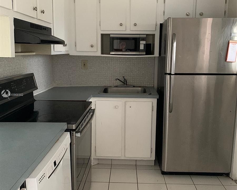 1st image of 2880 NE 203rd St APT 17