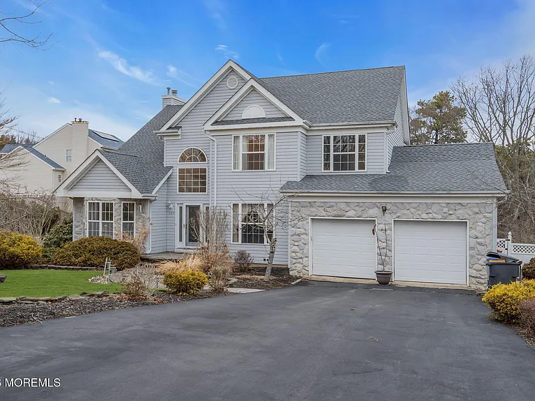 107 Shenandoah Blvd — Photo 3
