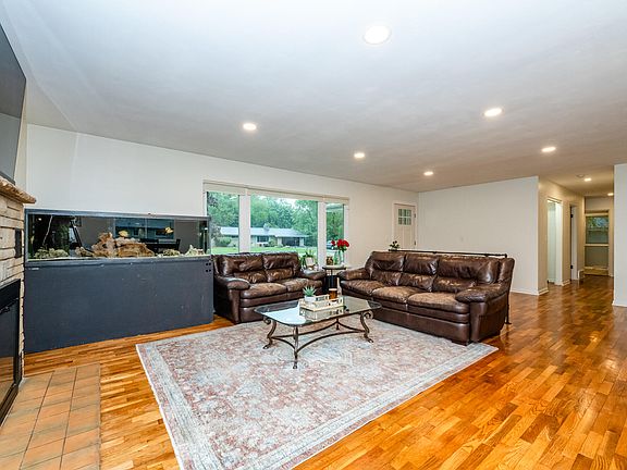 4th image of 538 Monterey Dr