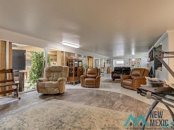 4th image of 900 N Pecan Dr