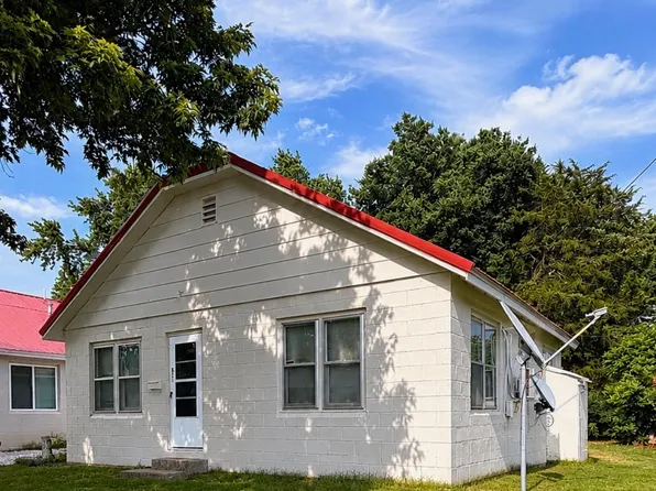 211 NW 6th St, Checotah, OK 74426