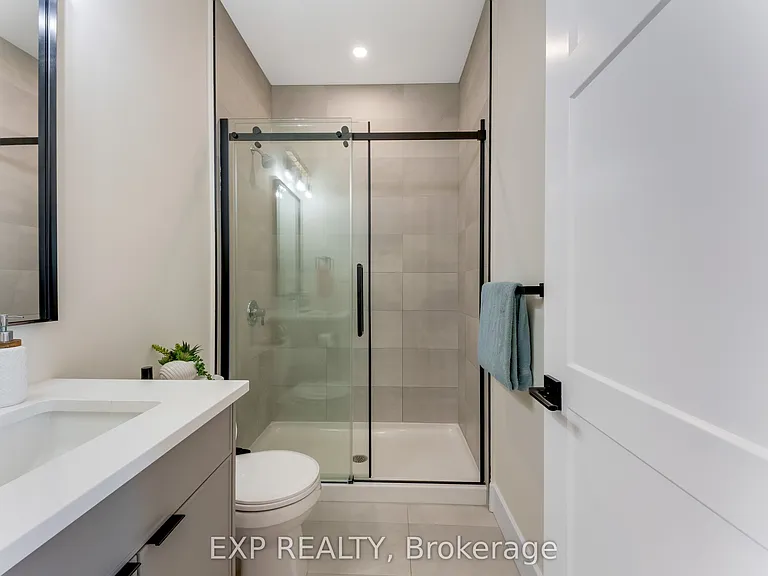 266 Hesselman Cres — Photo 46