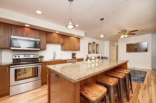 2015 E Carson St #1 Photo 1
