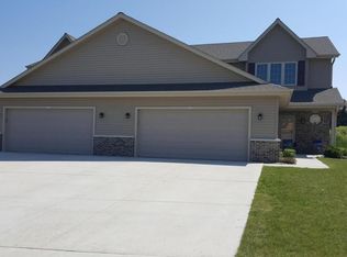 2635 Parkfield Dr, West Bend, WI 53090