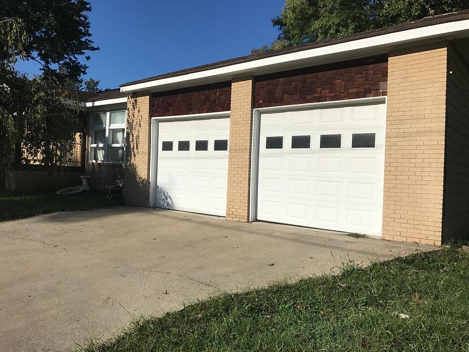 2nd image of 905 Garden St