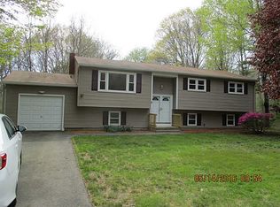 8 Clearview Dr, Richmond, RI 02892