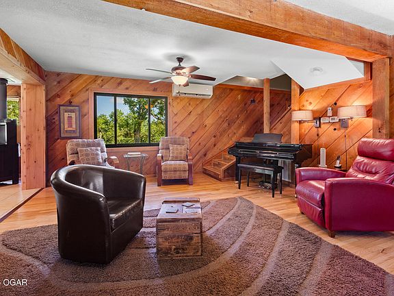 4th image of 10463 Farm Road 1182