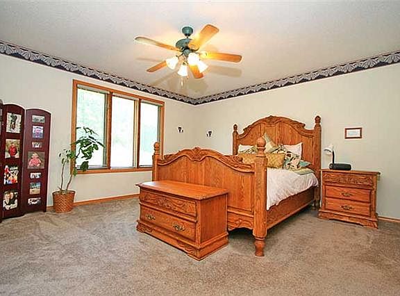 5th image of 1015 S Shawnee Blvd
