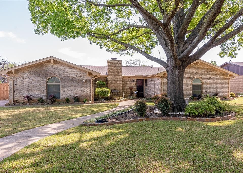 1st image of 228 Crosstimber Dr