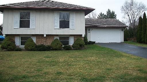 1st image of 725 Sunrise Ln