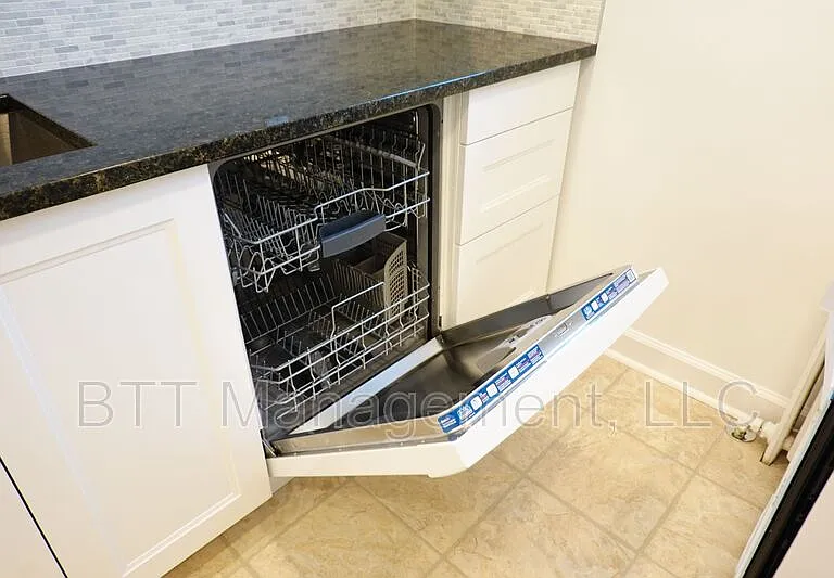 8802 Plymouth St #6 — Photo 22