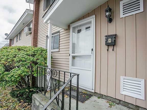 2nd image of 419 Newport Ave Unit 9