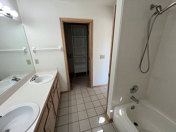 3rd image of 4977 Radstock Ct