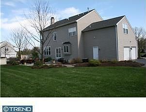 4th image of 1106 Garey Dr