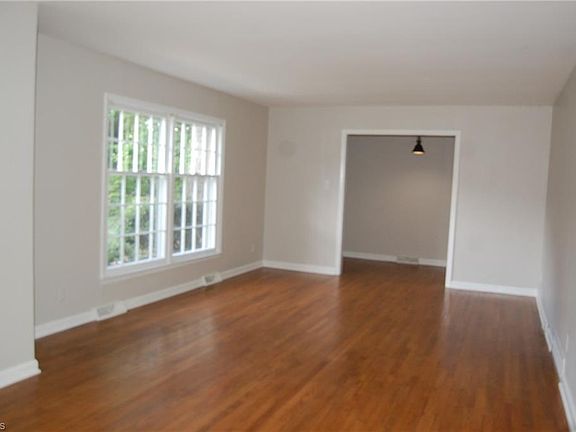 3rd image of 1105 McDowell Dr