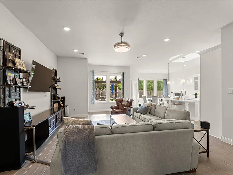 1939 Shallow Canyon Ln — Photo 11