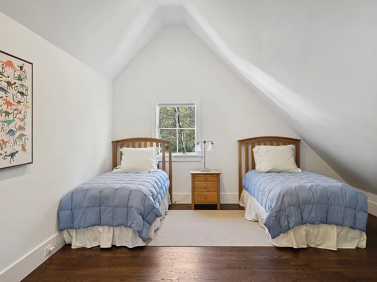 4 Albert Ave — Photo 14
