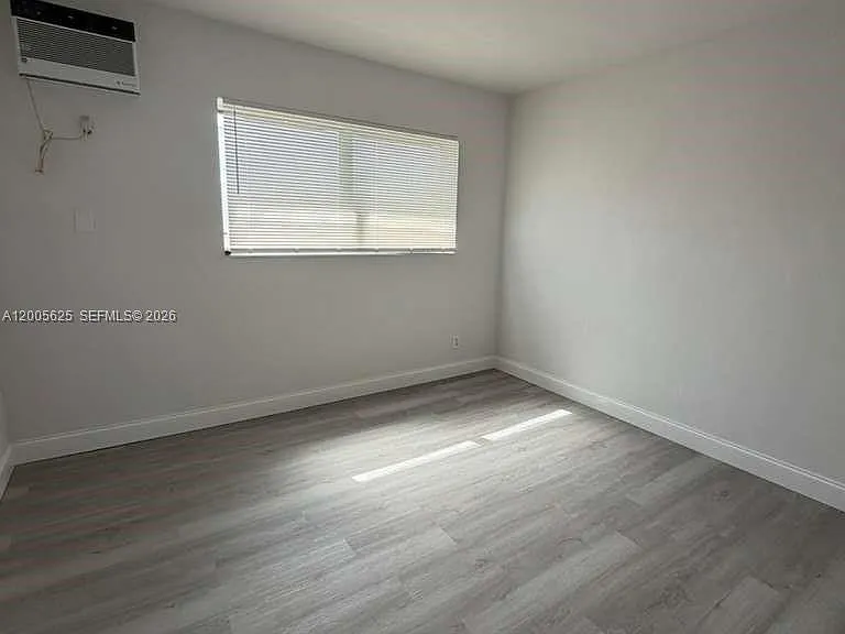 1628 SW 7th St #9 — Photo 2