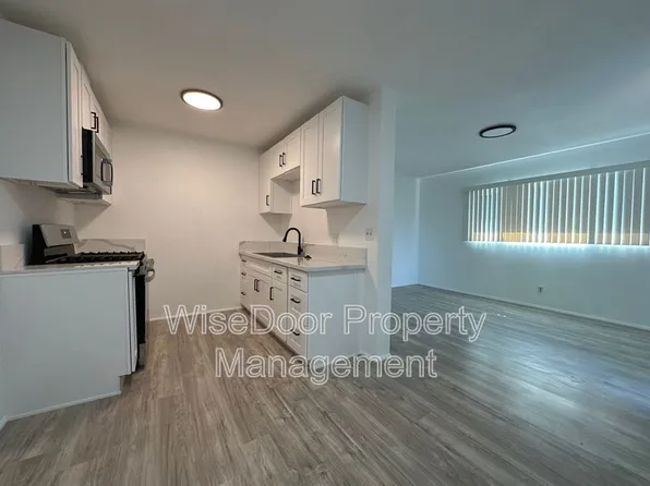 1409 W Lingan Ln Unit 11, Santa Ana, CA 92704