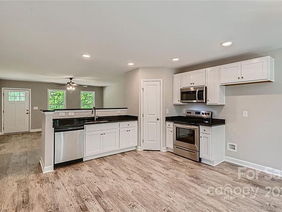 4th image of 600 Grants Crossing Ln